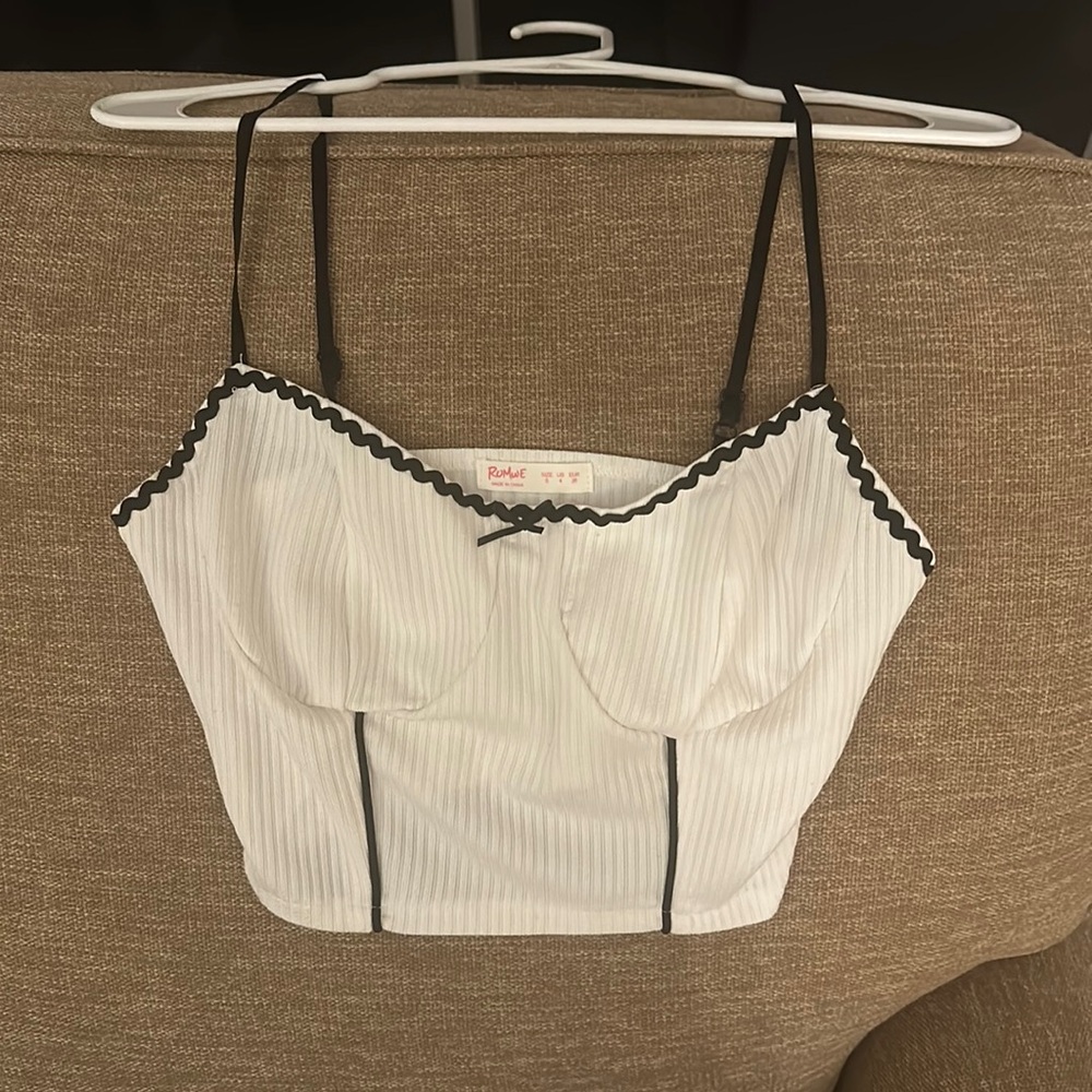 Black and white crop tank top cami